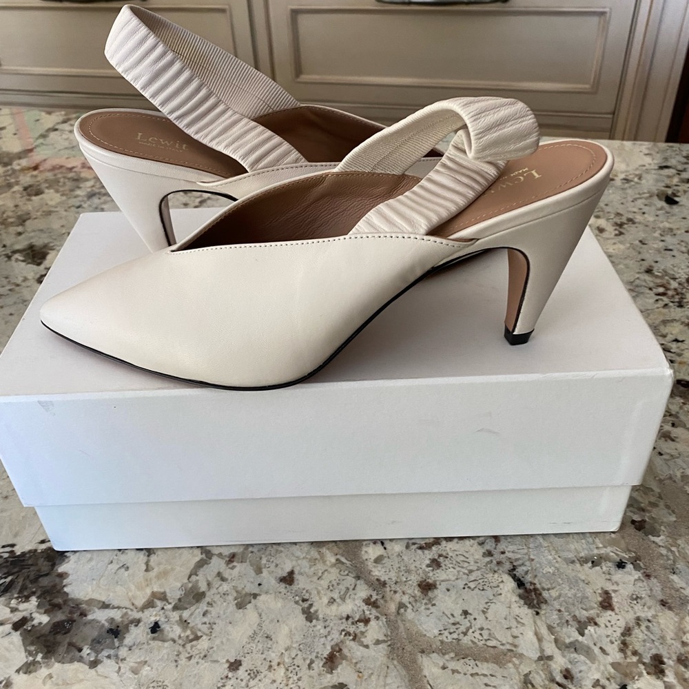 Never worn Beautiful Ivory Lewit sling back pumps